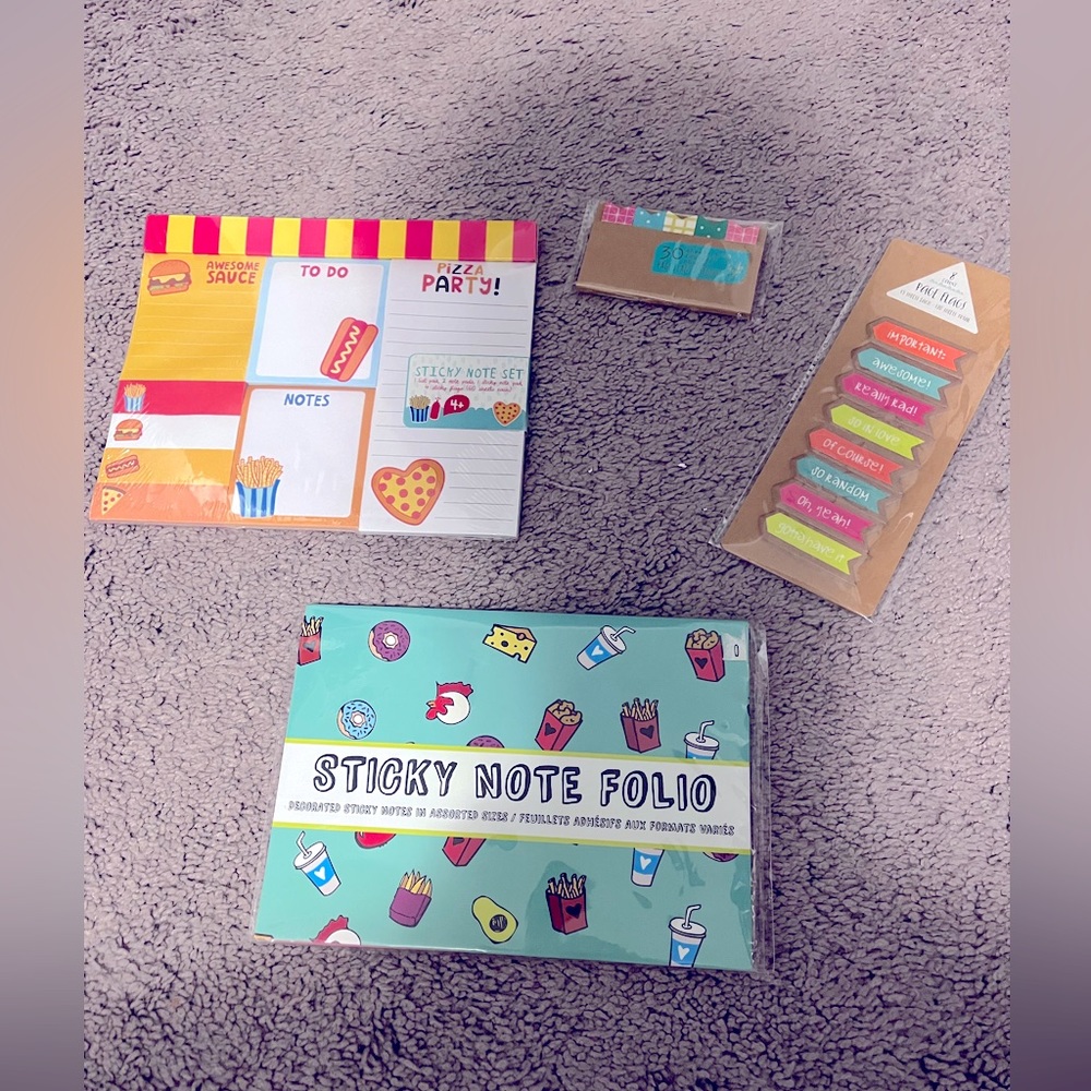Set of 4 sticky notes and page flags